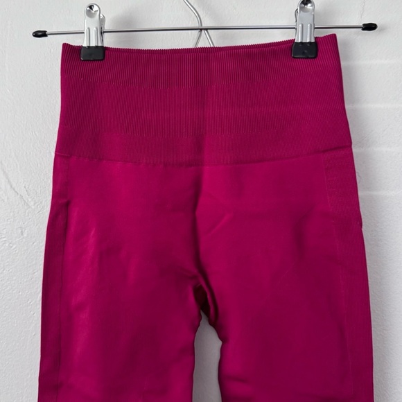Lululemon In the Zone Tight Raspberry Size 6 - Picture 2 of 6